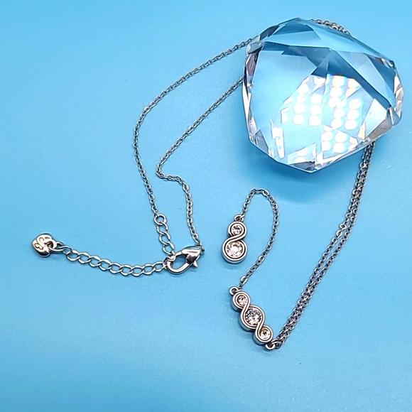 NWOTS! $89 Brighton "INFINITY SPARKLE-Y" Lariat of Large Swarovski Crystals! - Picture 1 of 9